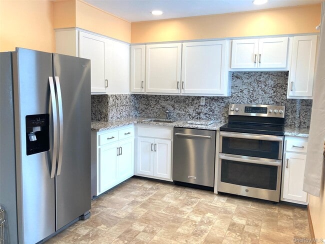 Photo - 12 Soundview Ave Unit Upper