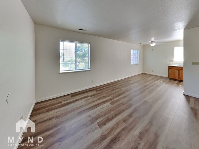 Photo - 540 Monroe St