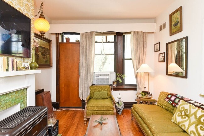 Photo - 2819 W Shakespeare Ave Unit M01H