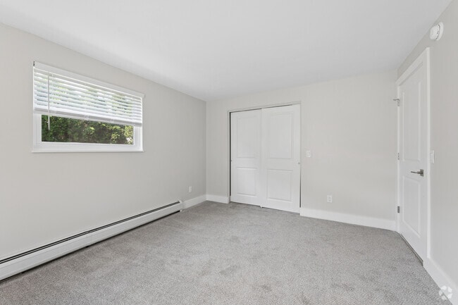 2BR, 1BA - 900SF - Primary Bedroom