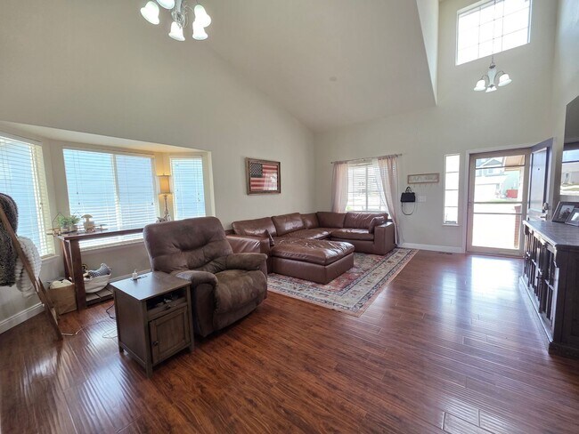 Photo - Gorgeous 4 Bed 3 bath Home In Fountain Colorado!!