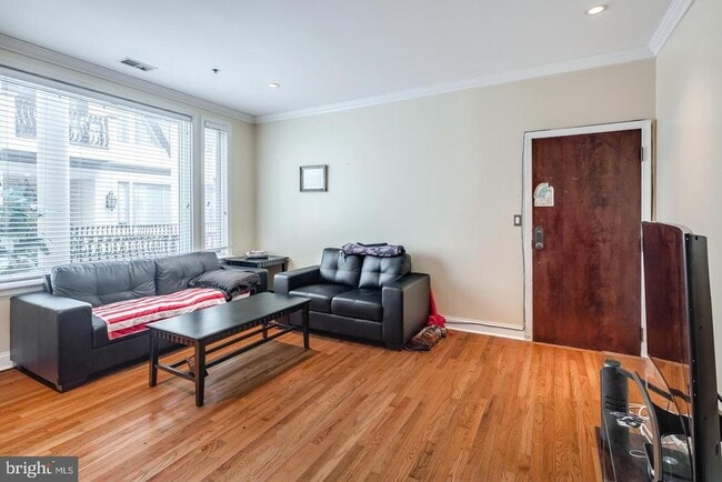 Building Photo - 627 N 18th St Unit 208