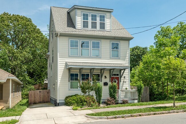 Photo - Stunning 4 Bedroom in Downtown Durham with Large Fenced Yard!