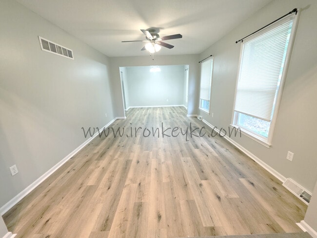 Photo - 7007 E 132 St