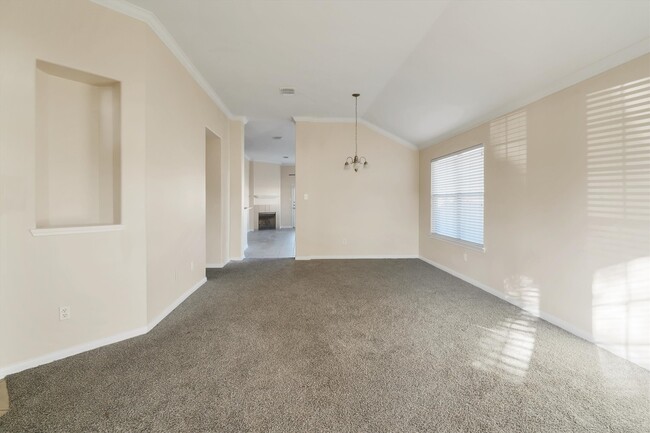 Photo - 835 Dracena Ct