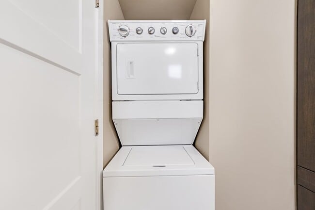 Photo - 2 Bedroom, 1 Bath Available! Unidad 2214-102