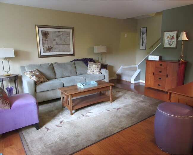 Photo - 221 Arbour Ct