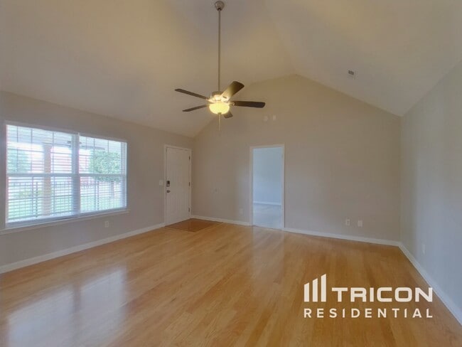 Photo - 2108 Montgomery Ln