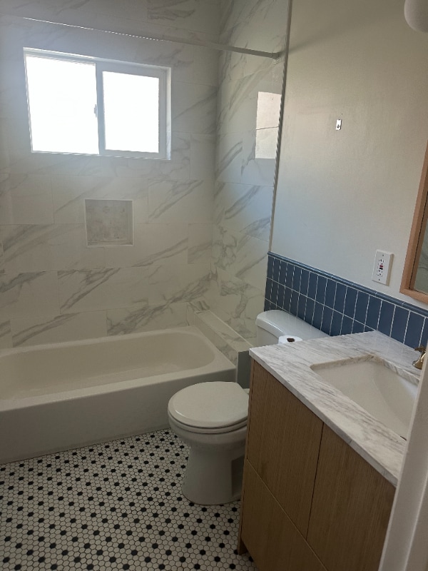 Photo - 3804 S Hobart Blvd