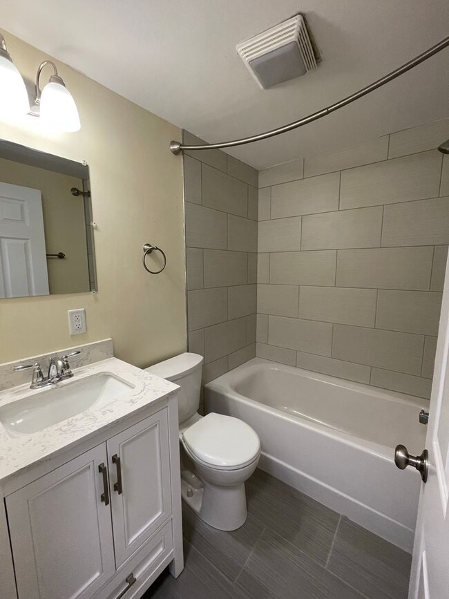 Photo - 96 Pitkin St Unidad APT B