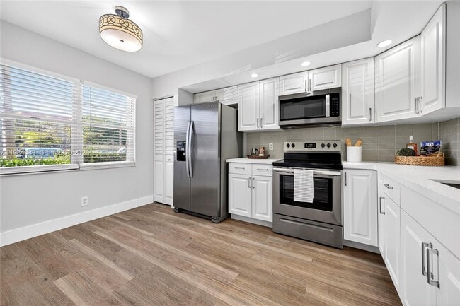 Building Photo - 12701 SW 14th St Unit 108J