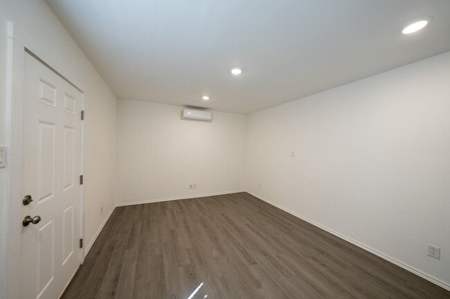 Photo - 220 E San Jose St Apartment