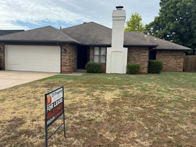 Building Photo - New flooring and tile, great location, lar... Rental