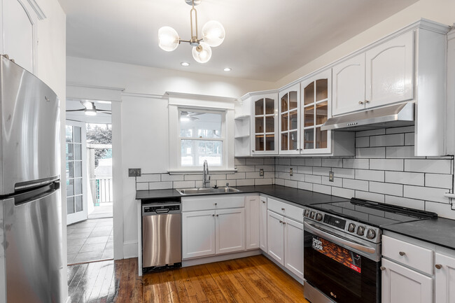 Kitchen - 2344 SE Ankeny St Apartments Unit 2344SEAnkeny