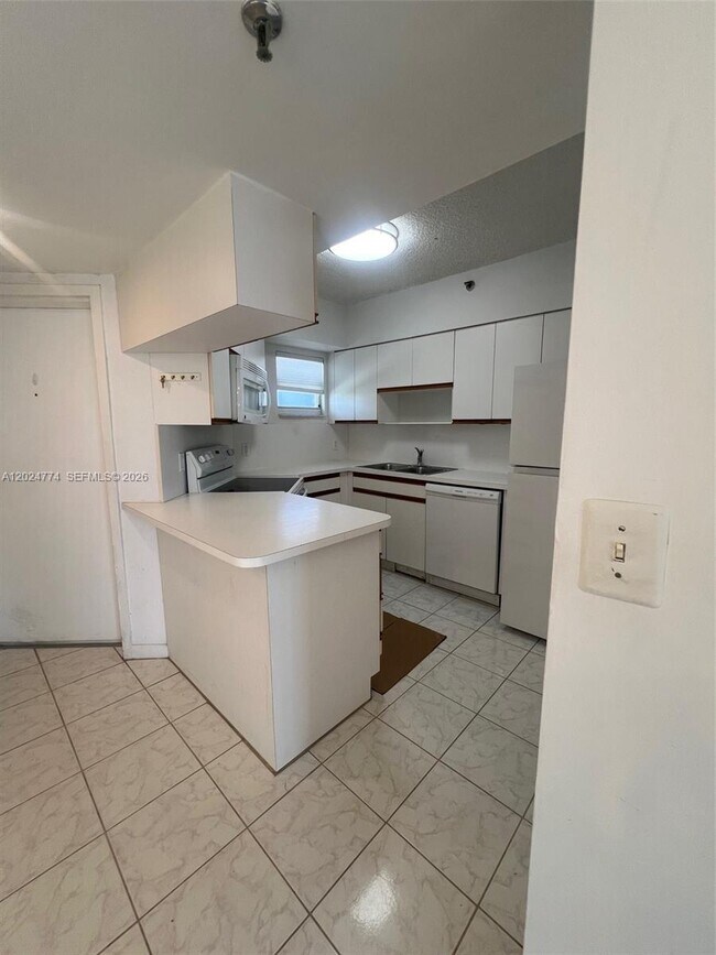 Photo - 9156 Collins Ave Unidad 502