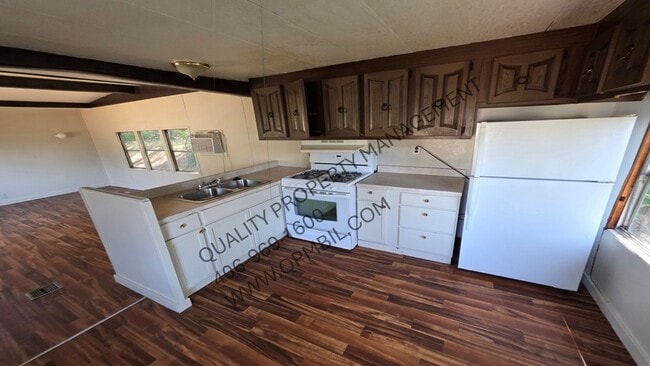 CANARY MOBILE CT - CANARY MOBILE CT Apartment Unit 1819 CANARY AVE