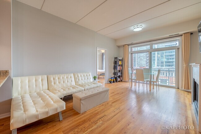 Photo - 657 W Fulton St Unit 609