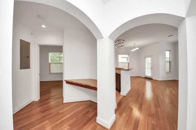 Photo - 1010 Rosine St Unit 25