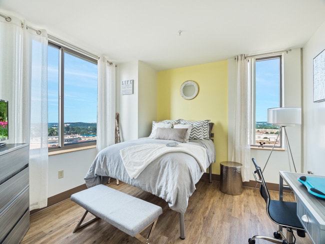 Large Bedrooms - Vie Towers Rental