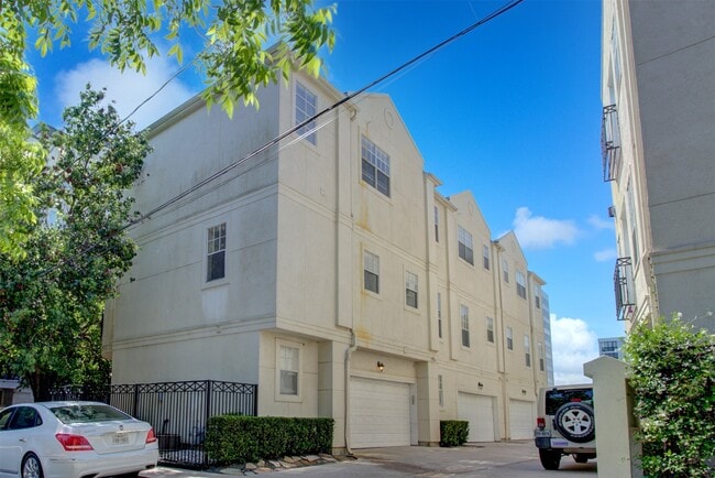 Building Photo - 105 Detering St Rental
