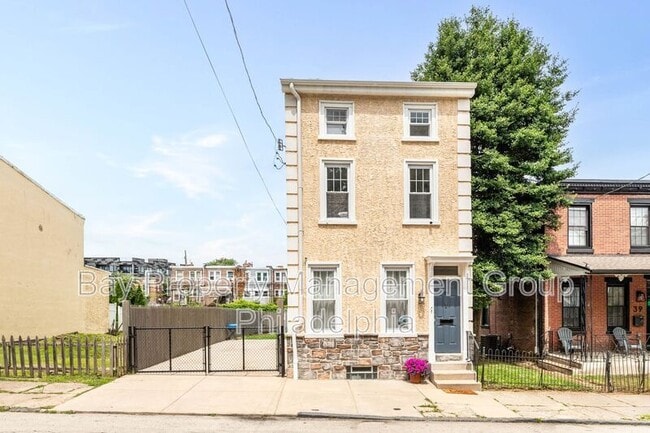 Building Photo - 35 E Sharpnack St Rental