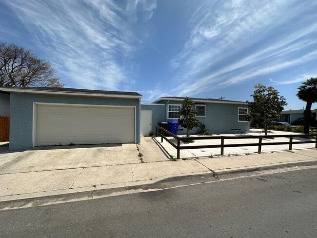 Building Photo - 6350 Mesita Dr