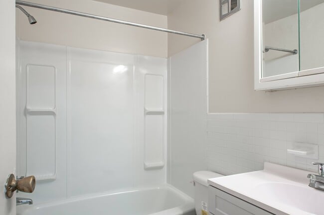 Photo - Pennsbury Court Apartments