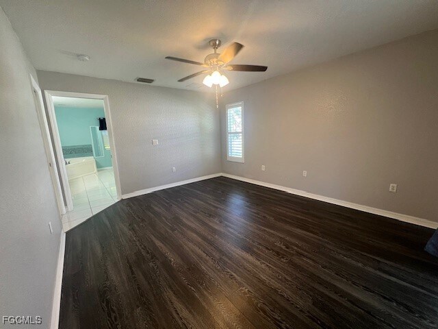 Photo - 203 Kamal Pkwy