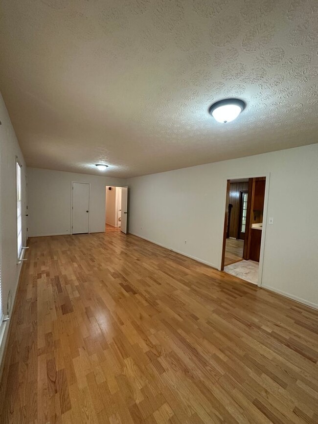 Photo - Available now, 3/2 with large unfinished basement, in University Heights