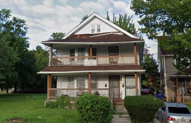 Building Photo - 17926 Delavan Ave Unit 17924