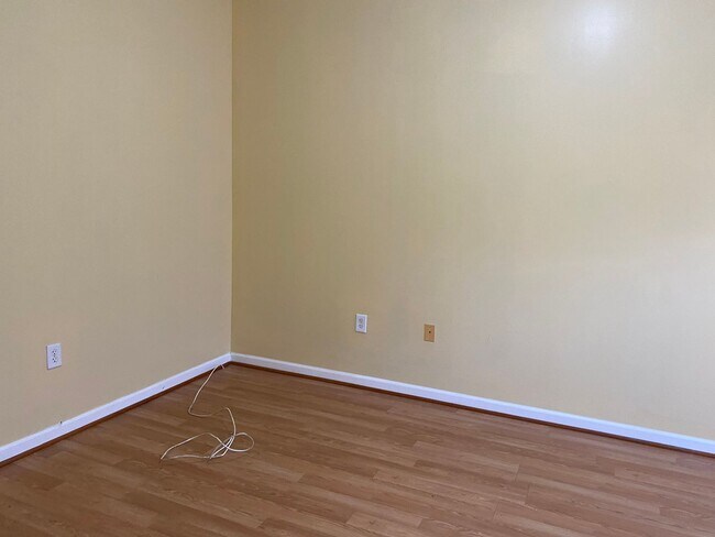 Photo - Spacious Rooms! Hardwood Flooring Througho...