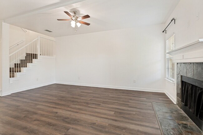 Modern 3BD Townhome Near DFW Airport & Major Highways