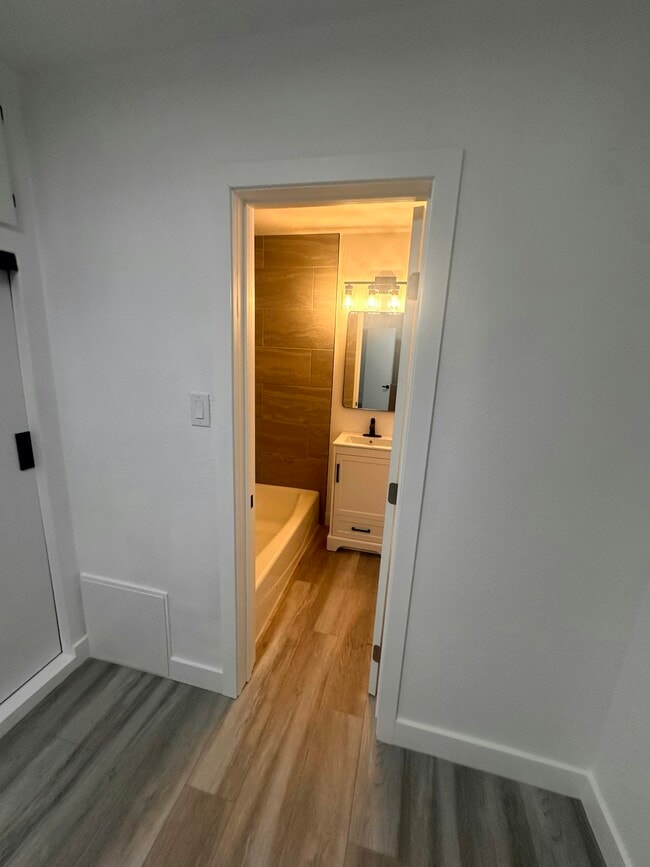 934 1/2 Simmons Avenue, Unit 936