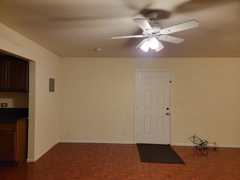 206 W Cedar Ave
