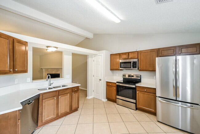 Photo - 880 Long Lake Dr