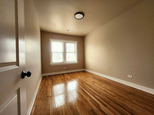 Photo - 1359 S Kildare Ave Unidad 3