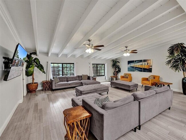 Photo - 2500 NE 19th St