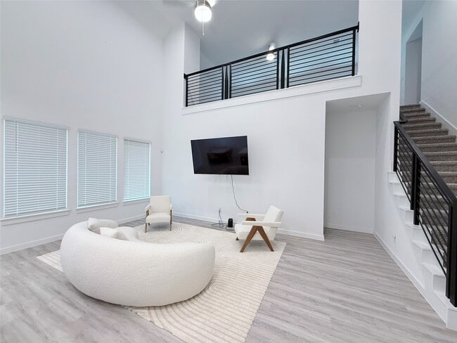 Photo - 1609 Sunbend Ln