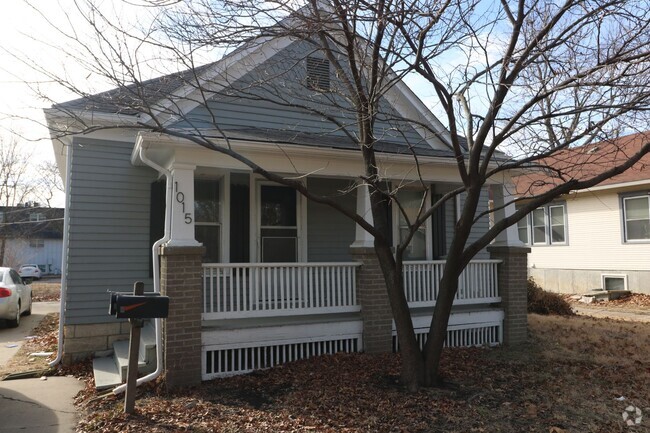 Building Photo - 1015 Bertrand St Unit 2 Rental