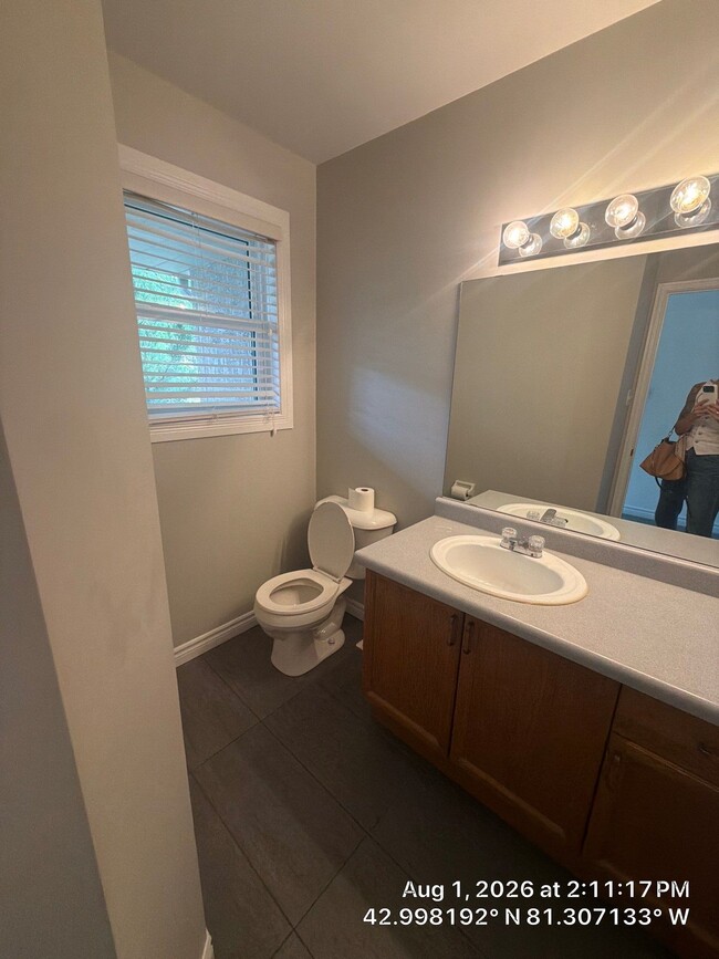Photo - For Rent – 3 Bedroom Townhome in North London