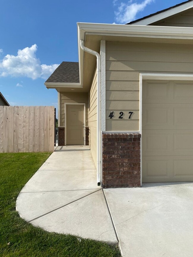 Photo - 427 S Longbranch Dr