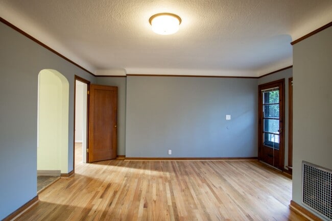 Photo - Great Vintage 2-Bed Between Hawthorne & Belmont! Unidad 1228