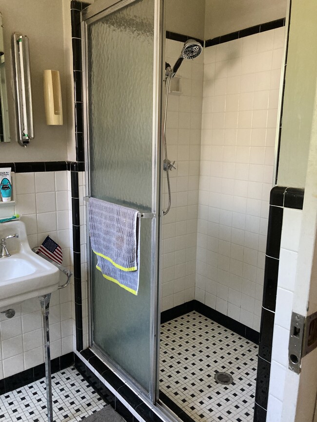 Photo - 2835 Barmettler St