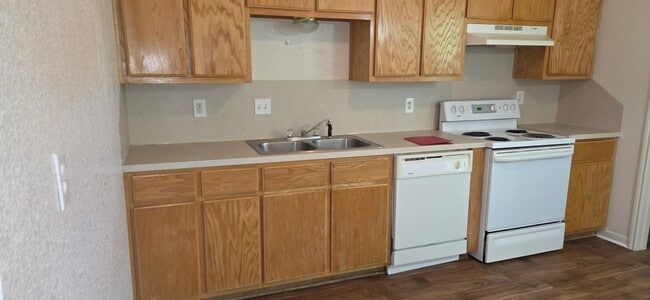 Photo - 3400 Cantabrian Dr Unit D