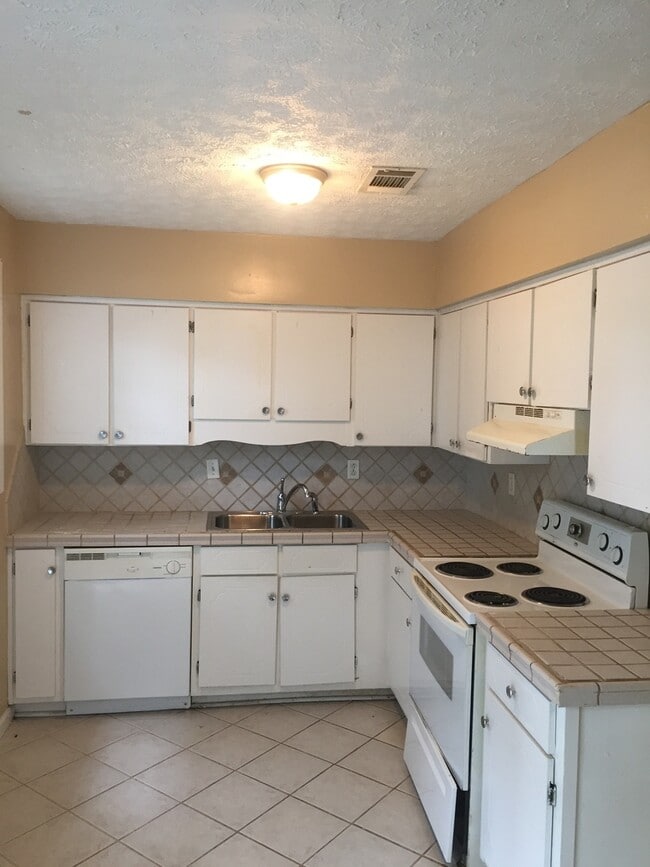 Photo - **AVAILABLE NOW**Total Electric East Columbus 4 bedroom/1 bathroom Home for Rent***