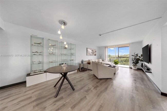 Photo - 3001 W Rolling Hills Cir Unidad 610