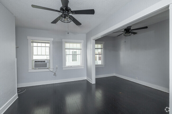 1BR, 1BA - 550SF - Living Room
