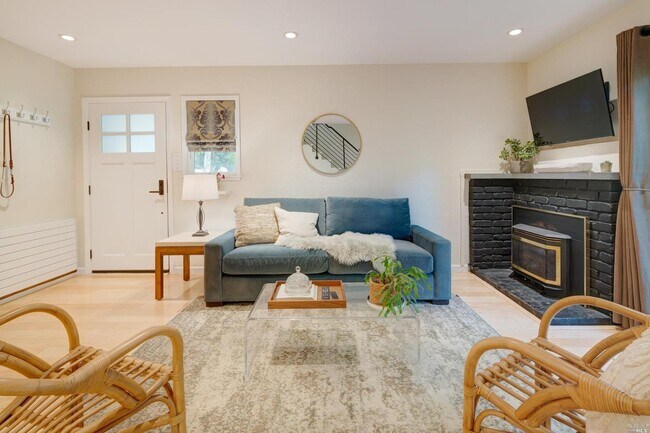 Photo - 280 El Sereno Dr