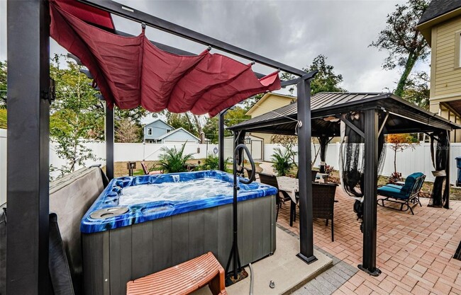 Photo - 308 E Ross Ave