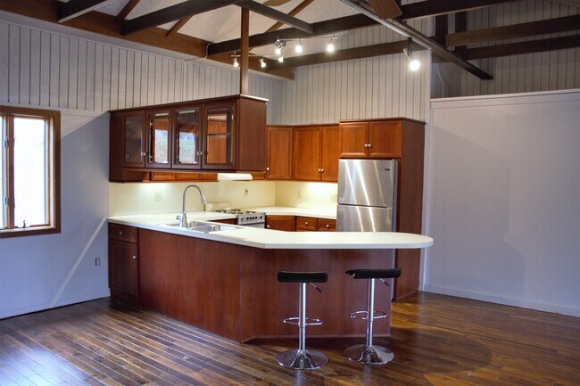 Kitchen with Stainless Steel Appliances - 500 Golf Rd Unit The Guest House